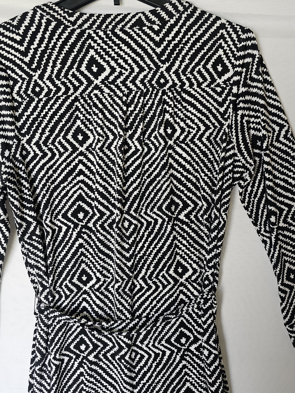 MICHAEL Michael Kors Black and White Geometric Lace-Up Long Sleeve Dress - Picture 15 of 16